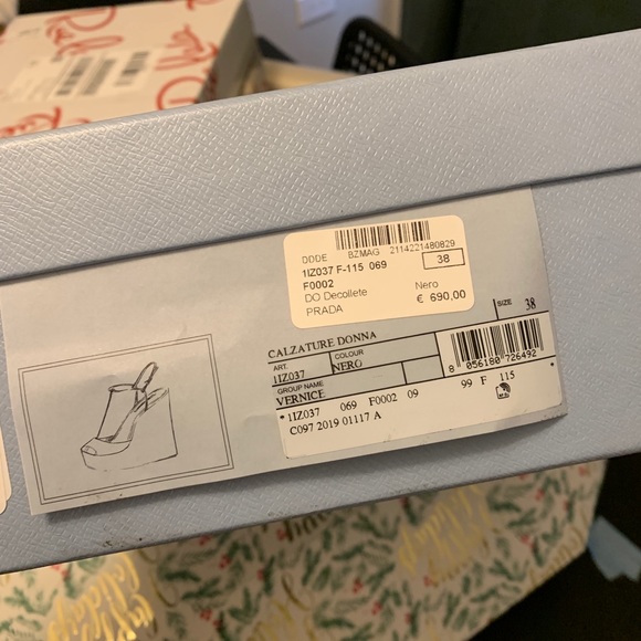 PRADA PATENT LEATHER - Picture 2 of 3